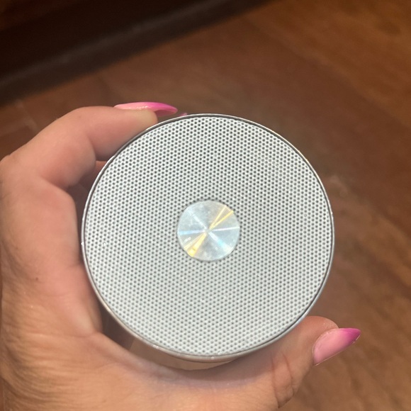 Lenrue Portable Speaker - Wireless & Bluetooth - Rose Gold/Pink - New - Picture 3 of 5